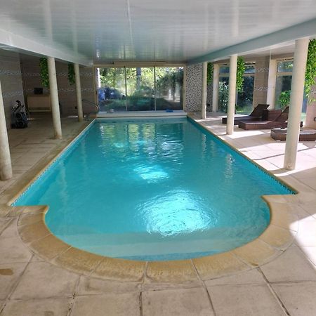 Au Charme Du Lac Espace Bien Etre Et Piscine Chauffe Proche Parc Et Restaurant Du Casino 포르주레오 외부 사진