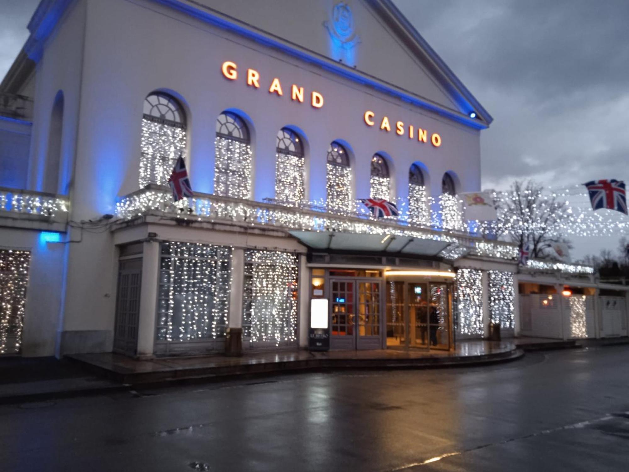 Au Charme Du Lac Espace Bien Etre Et Piscine Chauffe Proche Parc Et Restaurant Du Casino 포르주레오 외부 사진