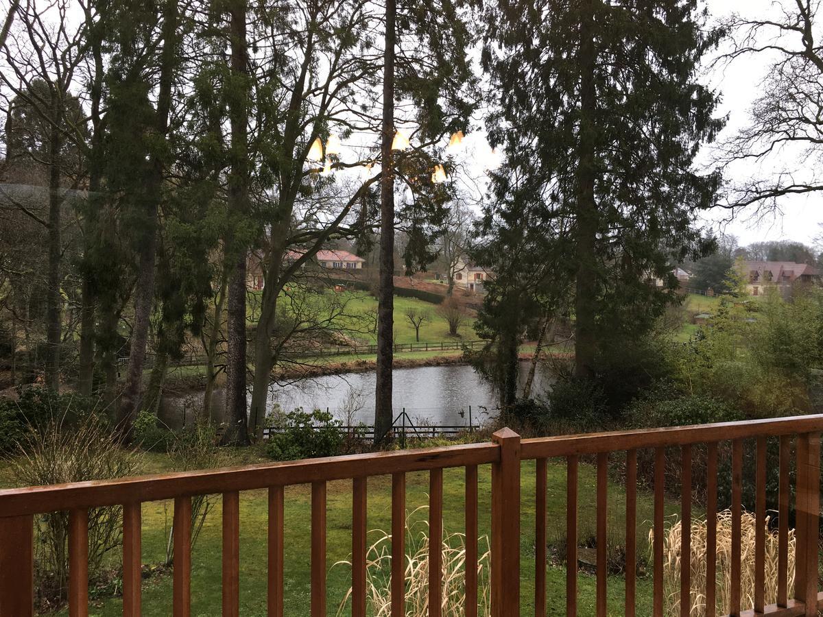Au Charme Du Lac Espace Bien Etre Et Piscine Chauffe Proche Parc Et Restaurant Du Casino 포르주레오 외부 사진