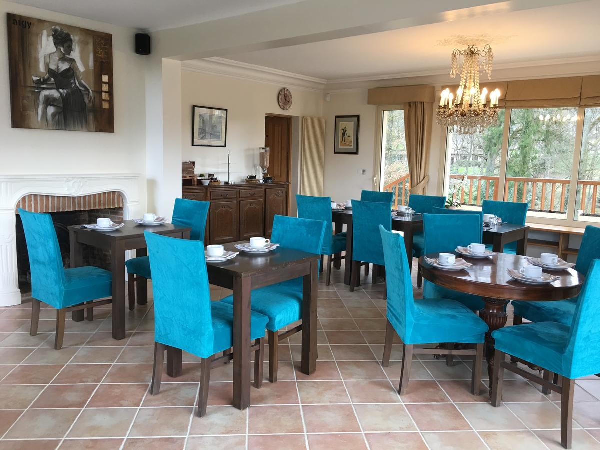 Au Charme Du Lac Espace Bien Etre Et Piscine Chauffe Proche Parc Et Restaurant Du Casino 포르주레오 외부 사진